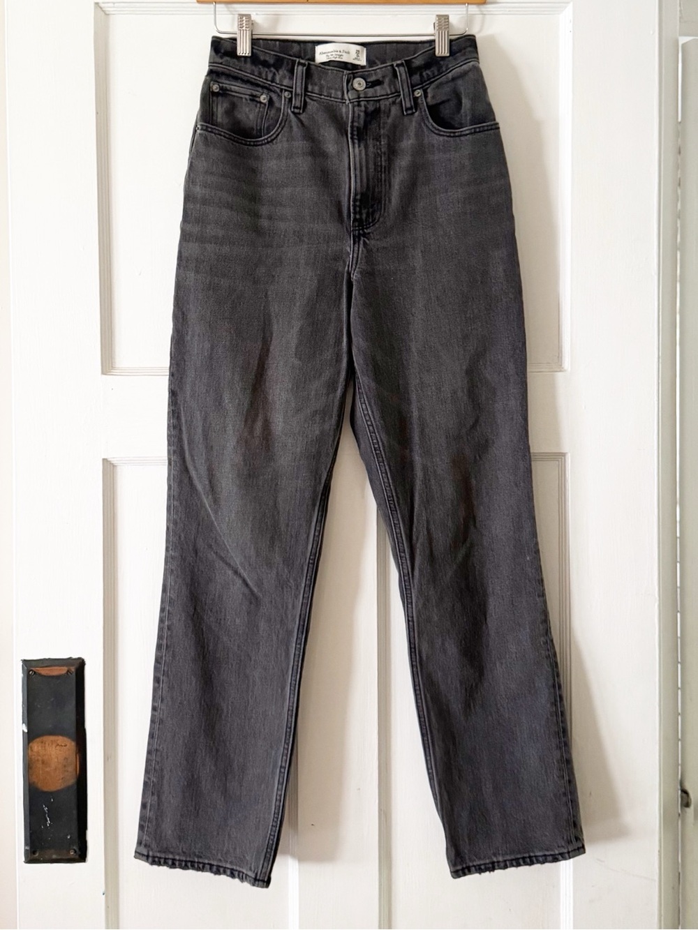 ABERCROMBIE & FITCH ‘90s Straight Ultra High Rise Washed Black Jeans 25S Curve
